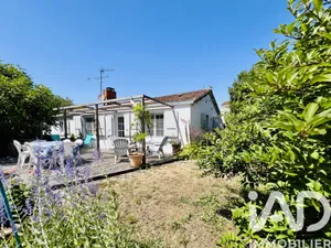 Maison à Saint-Xandre (17138)