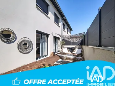 Townhouse in Saint-Genis-les-Ollières (69290)
