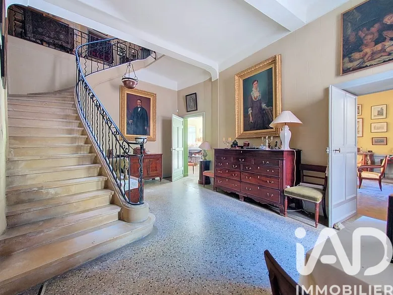 Maison 8 pièces 312 m² · à Pernes-les-Fontaines · 312 m² · 890 000 €