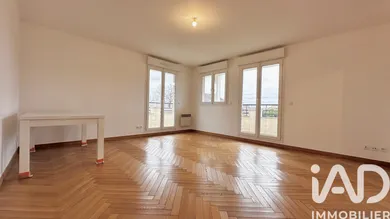 Apartment in Pontault-Combault (77340)