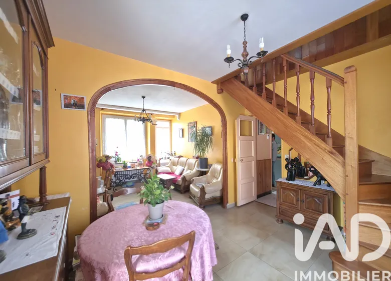 Maison 6 pièces 127 m² · à Gallardon · 126,6 m² · 230 000 €