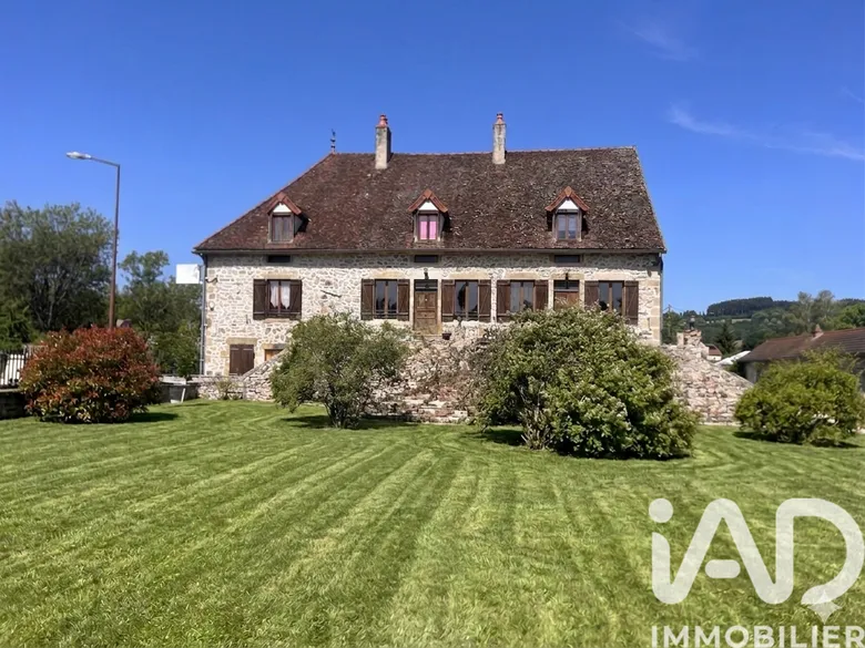 Maison 6 pièces 375 m² · à La Celle-en-Morvan · 375 m² · 299 000 €