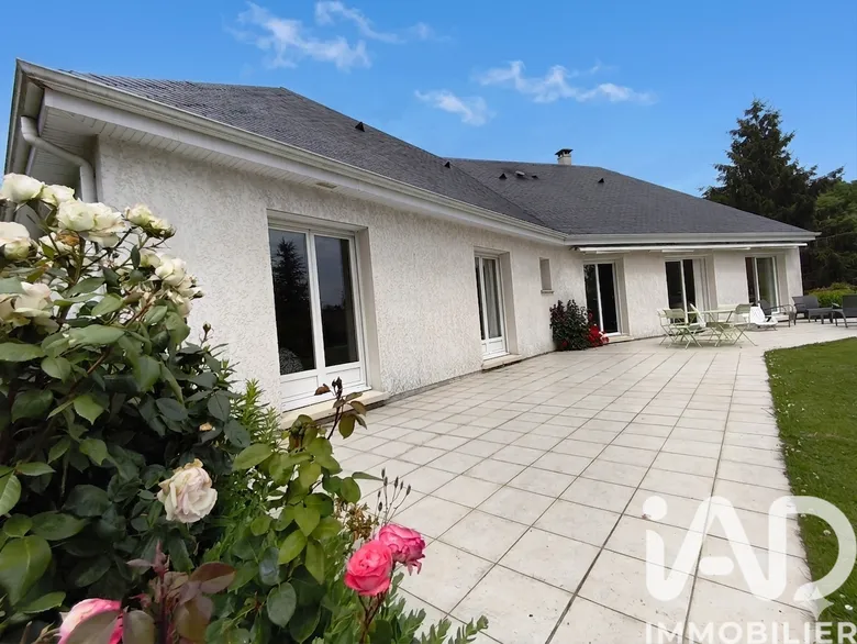 Maison 6 pièces 165 m² · à Notre-Dame-du-Bec · 165 m² · 392 000 €