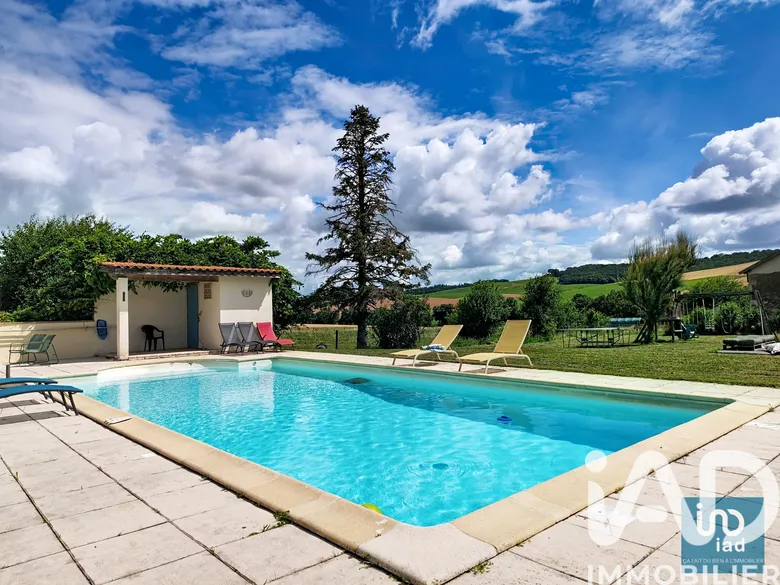 Maison 7 pièces 462 m² · à Poupas · 462 m² · 675 000 €