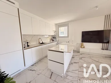 Apartment in Saint-Genis-Pouilly (01630)