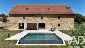 Architectural house in Lacapelle-Marival (46120)