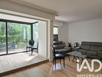 Apartment in Jouy-en-Josas (78350)