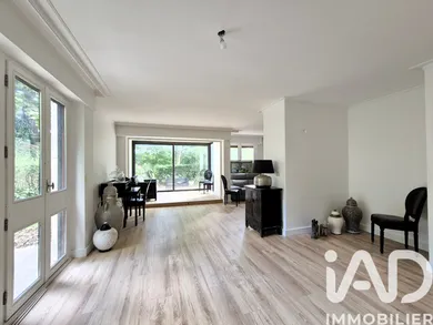Apartment in Jouy-en-Josas (78350)