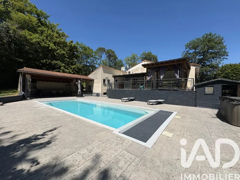 Maison 6 pièces 166 m² · à Créon · 166 m² · 336 000 €