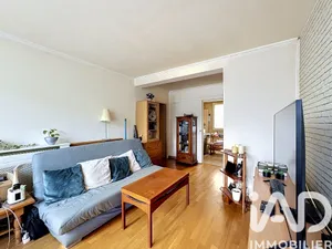 Apartment in Le Mesnil-le-Roi (78600)