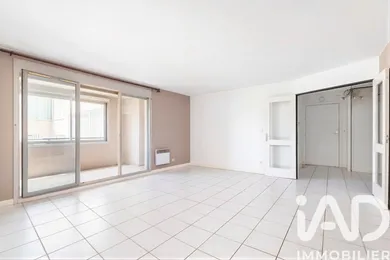 Apartment in Villeurbanne (69100)
