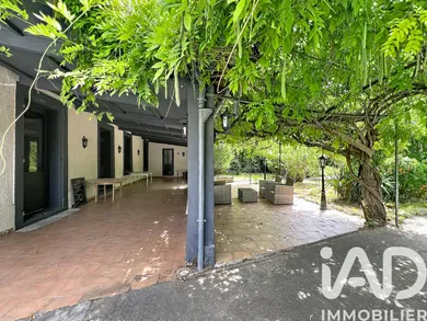 Immeuble à Malaucène (84340)