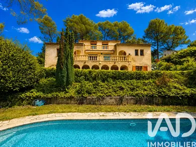 Maison traditionnelle à Roquefort-les-Pins (06330)