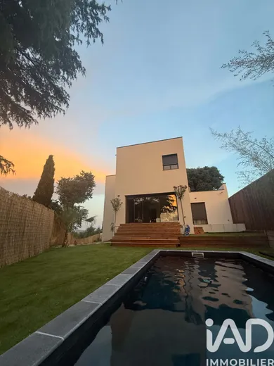 Maison d'architecte à Les Angles (30133)