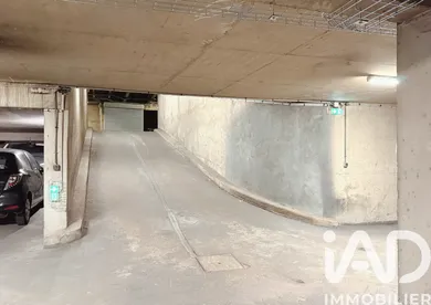 Parking à Paris (75011)