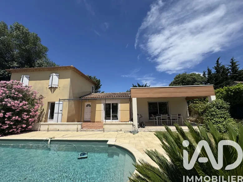 Maison 6 pièces 125 m² · à Camaret-sur-Aigues · 125 m² · 375 000 €