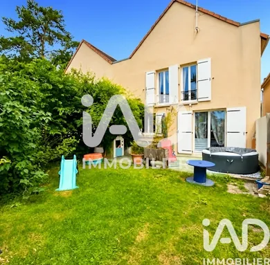 Maison à Combs-la-Ville (77380)