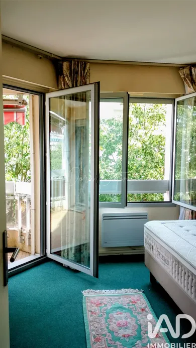 Apartment in Courbevoie (92400)