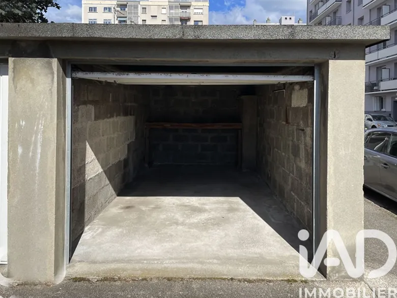Parking 15 m² · à Grenoble · 15 m² · 15 000 €