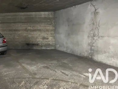 Parking à Paris (75015)