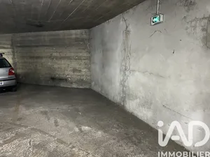 Parking à Paris (75015)