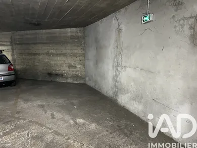 Parking à Paris (75015)
