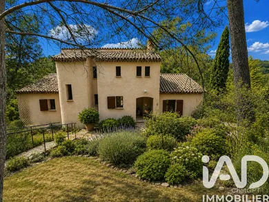 Maison traditionnelle à Roquefort-les-Pins (06330)