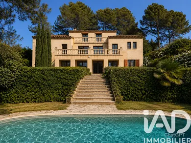 Maison traditionnelle à Roquefort-les-Pins (06330)