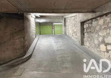 Parking à Paris (75017)
