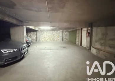Parking à Paris (75017)