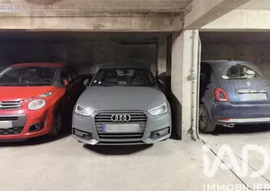 Parking à Paris (75017)