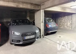 Parking in Paris (75017)