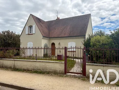 Traditional house in Neuville-aux-Bois (45170)