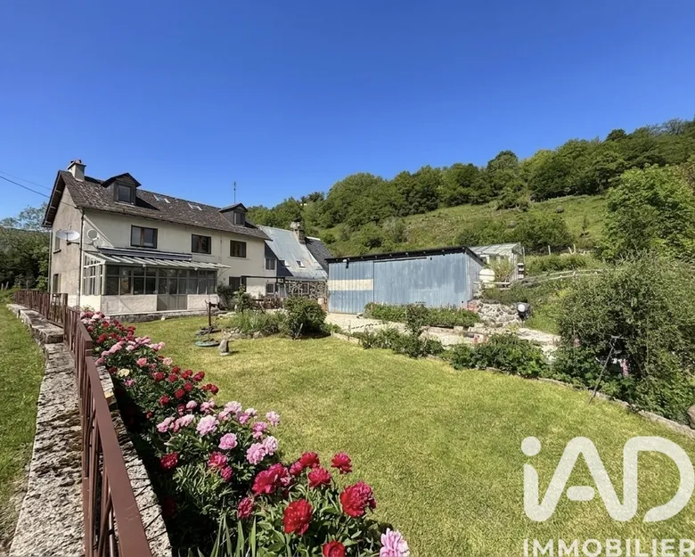 Maison 9 pièces 206 m² · à Saint-Martin-sous-Vigouroux · 206 m² · 234 000 €
