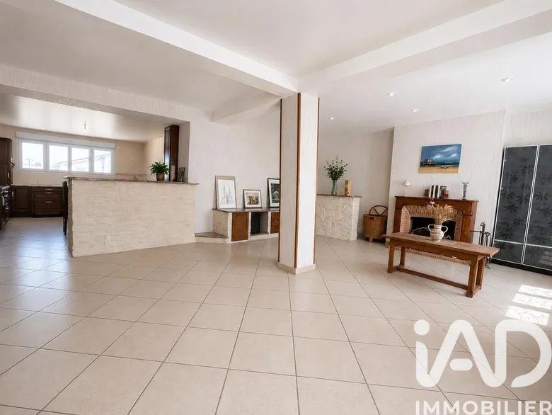 Maison 5 pièces 144 m² · à Auneau-Bleury-Saint-Symphorien · 144 m² · 249 999 €