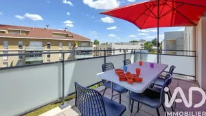 Apartment in Bron (69500)