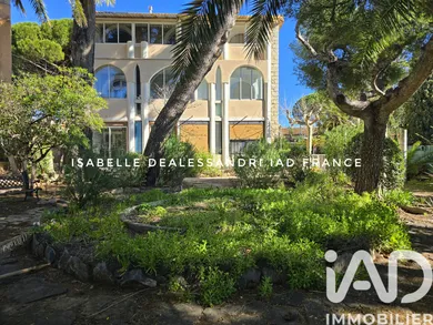 Appartement à Saint-Cyr-sur-Mer (83270)