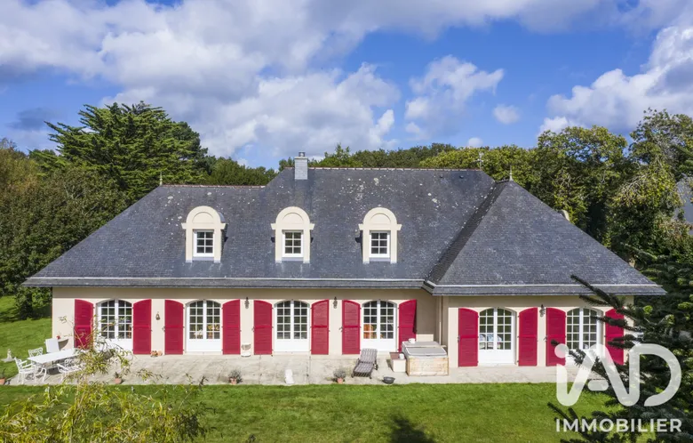 Maison 10 pièces 321 m² · à Dirinon · 321 m² · 645 000 €