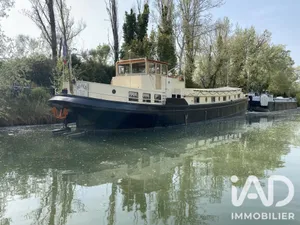Péniche à Arles (13200)