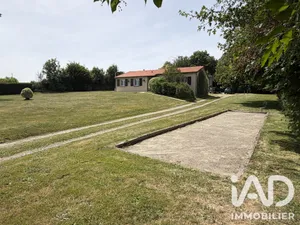 Maison de campagne à Saint-Paul-en-Gâtine (79240)