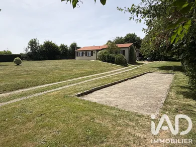 Maison de campagne à Saint-Paul-en-Gâtine (79240)