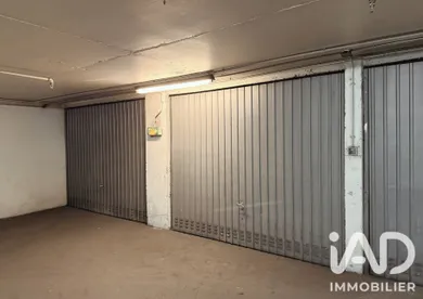 Parking à Paris (75010)