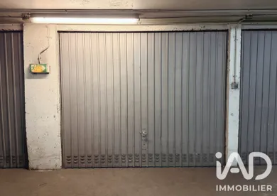 Parking à Paris (75010)