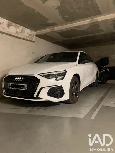 Parking à Paris (75009)