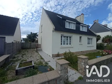 Townhouse in Landivisiau (29400)