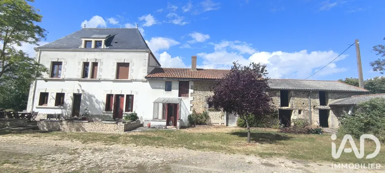 Maison 5 pièces 168 m² · à Saint-Jean-de-Sauves · 168,3 m² · 160 000 €
