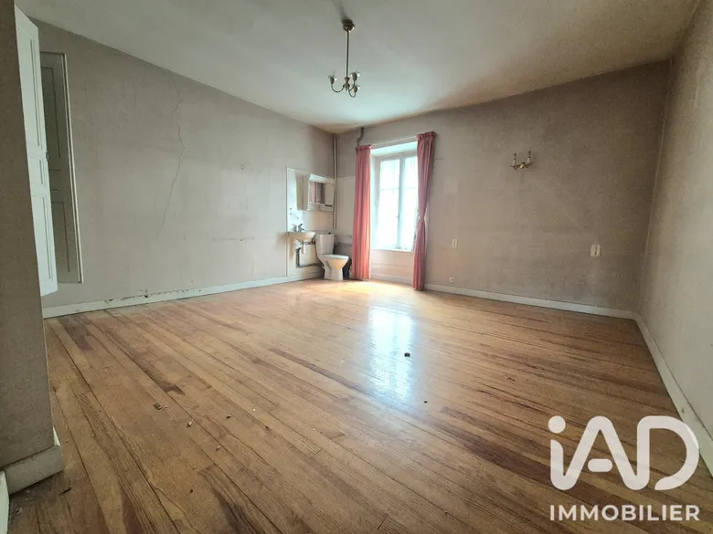 Maison 8 pièces 150 m² · à Noirétable · 150 m² · 34 000 €