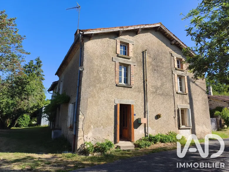 Maison 8 pièces 165 m² · à Saint-Martial-sur-Isop · 165 m² · 106 500 €