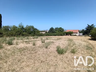 Land in Saint-Jean-de-Thouars (79100)