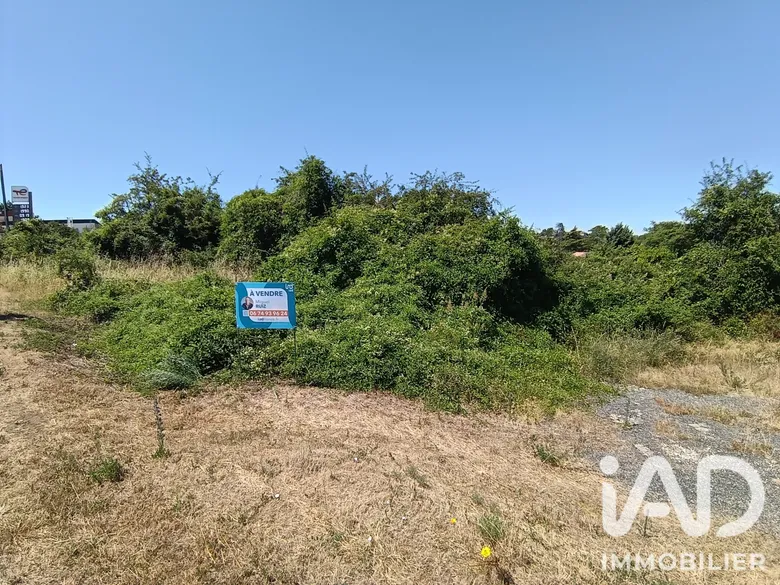 Terrain à Saint-Jean-de-Thouars (79100) · 34 500 €